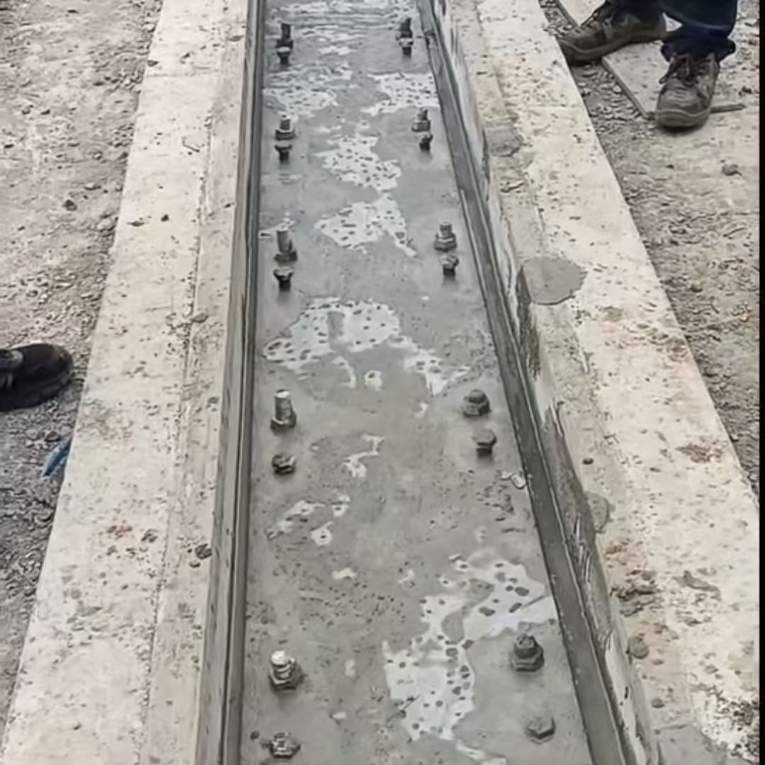 雁塔港口码头起重机龙门吊重型机械设备稳固用早强快凝轨道胶泥